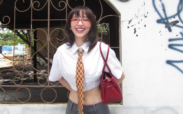 Tóc Tiên diện croptop, khoe cơ bụng săn chắc đầy cuốn hút