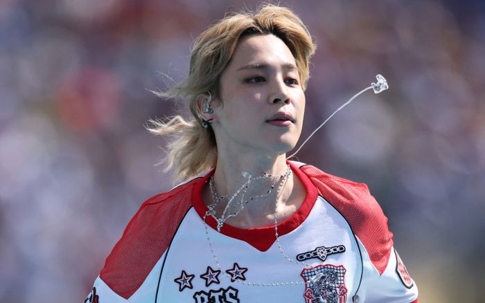 Áo biểu diễn của Jimin (BTS) tại chung kết World Cup được bán với giá kỷ lục