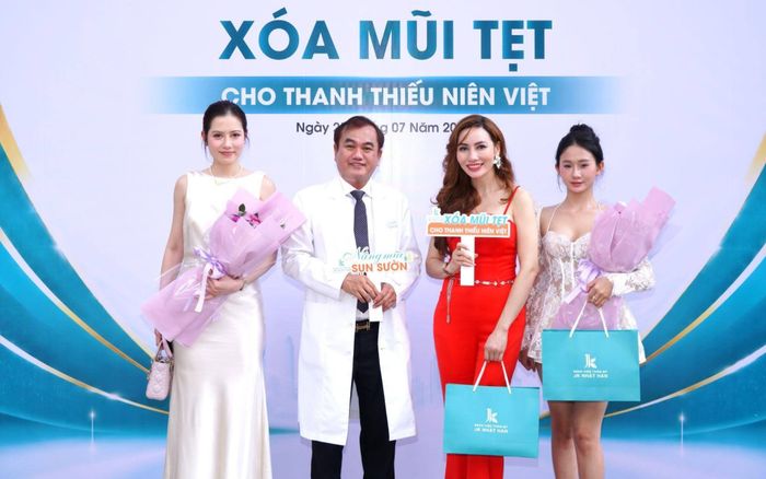 Sau nâng mũi sụn sườn J-Cos, cô gái 20 tuổi xóa mũi tẹt thành công