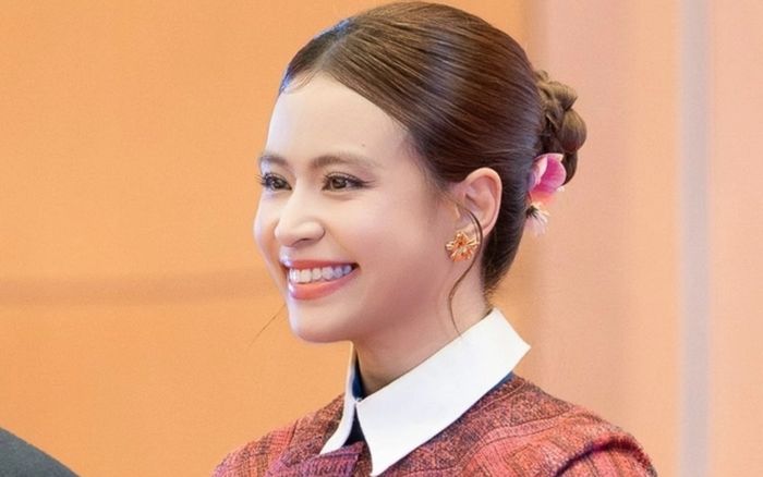 Vẻ đẹp quê nhà Hoàng Thùy Linh