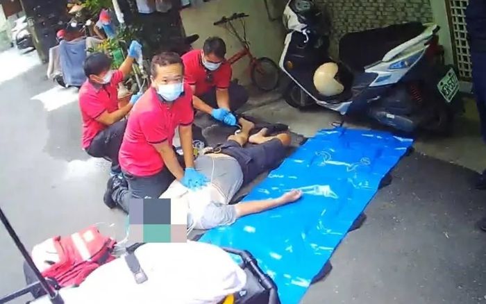 Bị ong đốt nhưng vẫn đi đón cháu, cụ ông 80 tuổi gặp nguy khi vừa về nhà