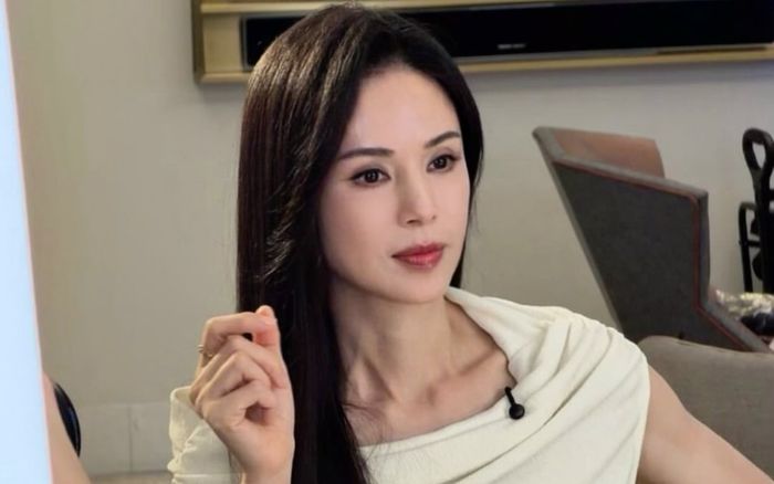 Khán giả hoang mang trước hành động lạ của 'Tiểu Long Nữ' Lý Nhược Đồng