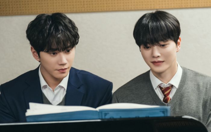Song Kang và Lee Jun Young từ đối thủ thành cộng sự piano