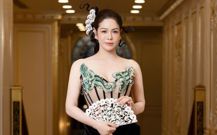 Nhật Kim Anh gây chú ý với thần thái quyền lực trong hình ảnh mới