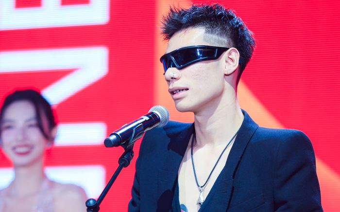 Rapper MCK gỡ bỏ 19 bài hát