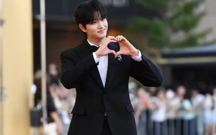 Kim Jae won vượt loạt đối thủ, giành cúp Nam diễn viên mới xuất sắc nhất Rồng Xanh 2026