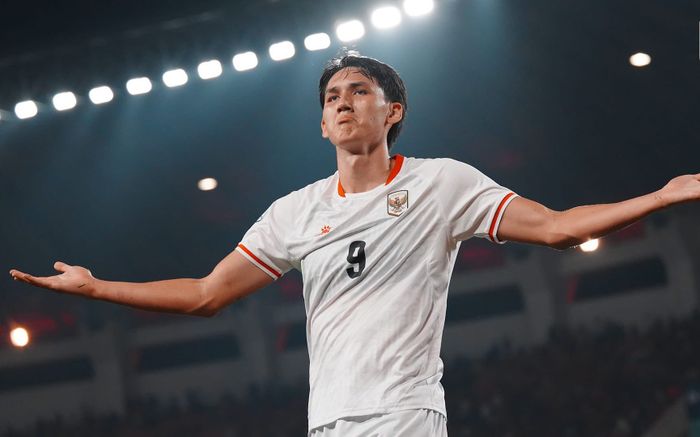 CĐV Indonesia phản ứng dù vượt lên tuyển Việt Nam
