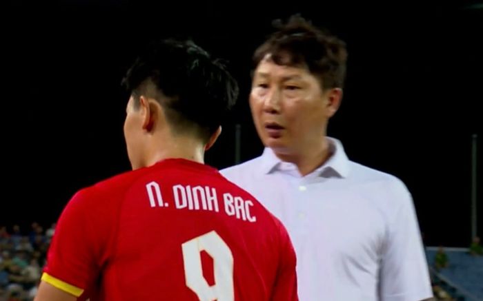HLV Kim Sang Sik đã đúng khi mạnh tay với Đình Bắc