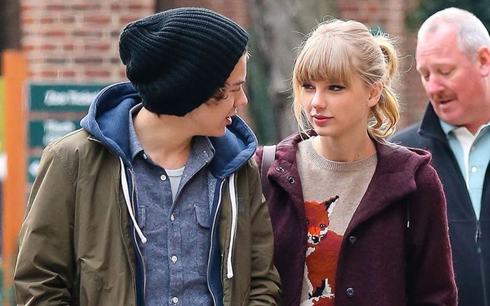 Harry Styles hát về Taylor Swift đúng ngày nữ ca sĩ kết hôn?