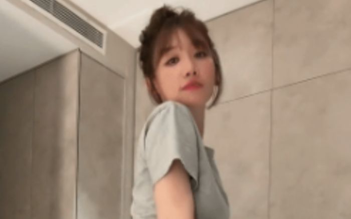 Hari Won gây xôn xao khi trở lại nghề cũ