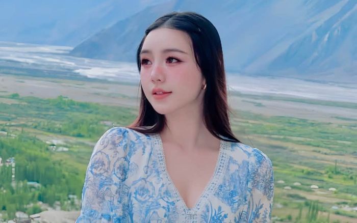 Quỳnh Kool hóa nàng thơ giữa khung cảnh hùng vĩ của Himalaya