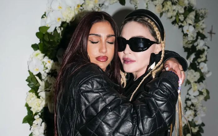 Madonna và con gái lần đầu hát về mối quan hệ nhiều sóng gió