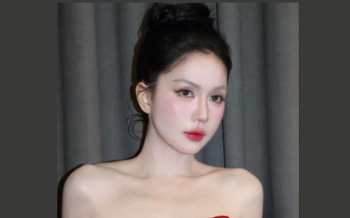 Ngọc Trinh khoe sắc vóc quyến rũ trong váy cúp ngực đỏ nổi bật