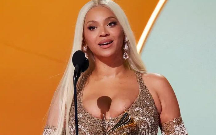 Beyoncé bất ngờ 'đánh úp' người hâm mộ bằng món quà không ai ngờ tới