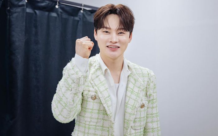 Park Seo Jin suýt gây sự cố phát sóng vì bất ngờ mất tập trung