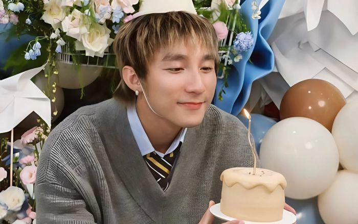 Người phụ nữ gắn bó 12 năm chúc mừng Sơn Tùng M-TP