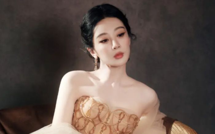 Dương Tử lộ diện cực sang chảnh sau khi thắng giải thưởng lớn