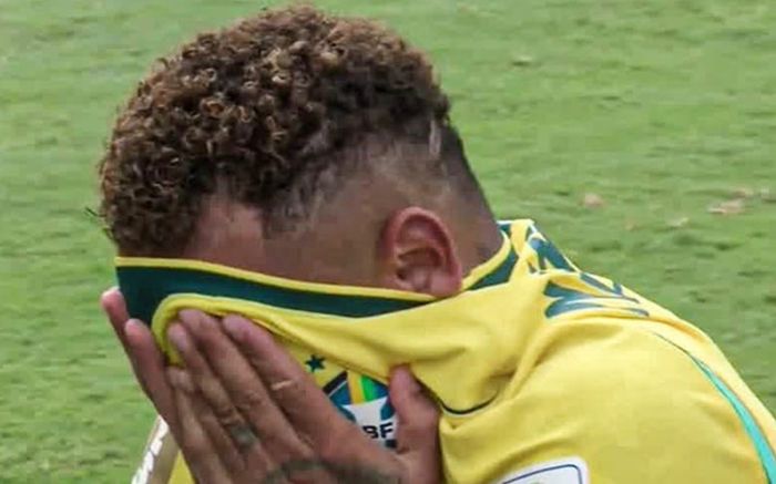 Chính thức kết thúc với tiền đạo Neymar