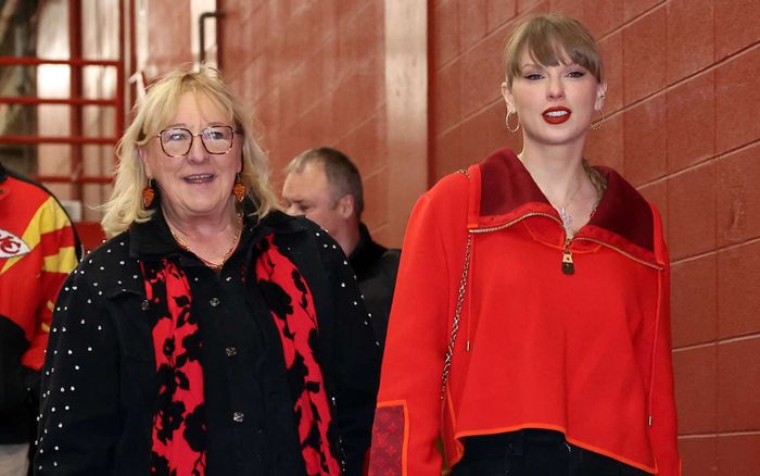 Mẹ Travis Kelce lần đầu tiết lộ về đám cưới của con trai với Taylor Swift