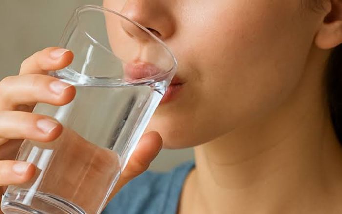 Điều gì xảy ra với cơ thể nếu bạn uống nước sai cách trong thời gian dài?