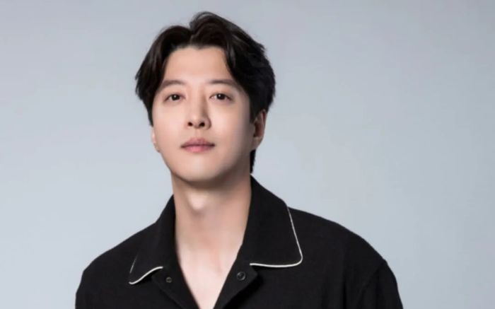 Lee Dong Gun thông báo đóng cửa quán cà phê ở Jeju giữa lúc vướng tranh cãi
