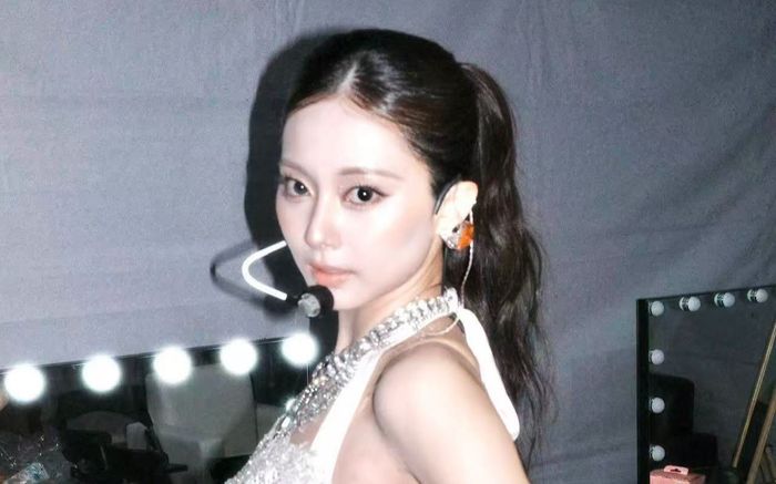 Tzuyu (TWICE) khoe ảnh hậu trường sau đêm diễn, gây sốt với nhan sắc như búp bê