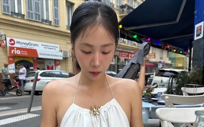 Soyou gây chú ý với váy hở lưng táo bạo sau khi giảm 20kg