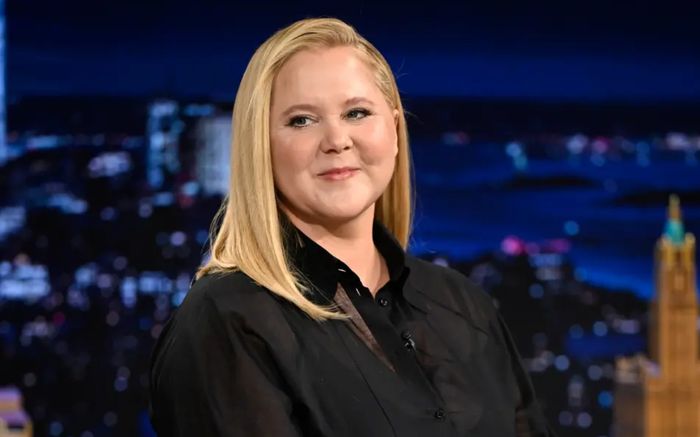 Nữ diễn viên Amy Schumer khoe vóc dáng thon gọn sau loạt biến cố