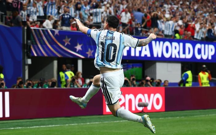Messi truyền cảm hứng cho màn ngược dòng kinh điển của Argentina