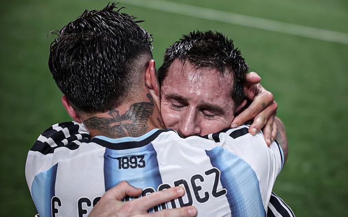 Đêm điên rồ của Lionel Messi