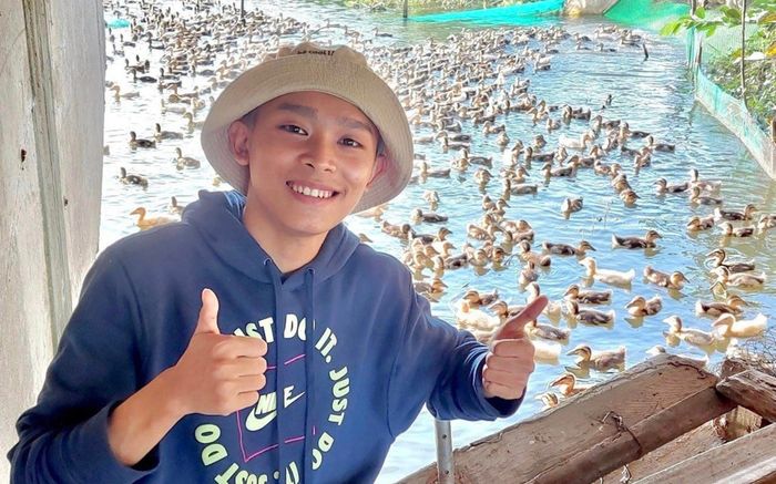 Về quê hương Hồ Văn Cường, nghe hương sen 'kể chuyện'