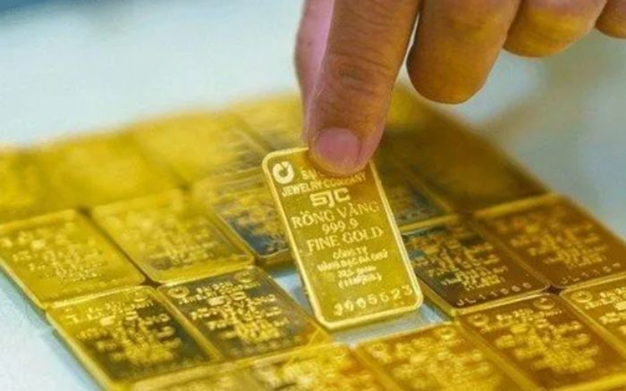 Tin tài chính hôm nay 8/7: Vàng lao dốc, USD tăng nhẹ