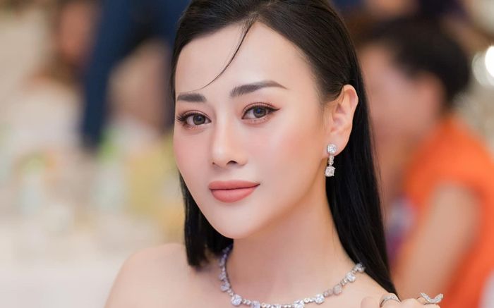 Vẻ đẹp con người làm nên sức hút của Ninh Bình quê Phương Oanh