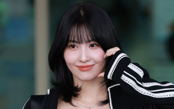 Momo (TWICE) gây sốt với ảnh cận mặt, nhan sắc không tì vết như AI