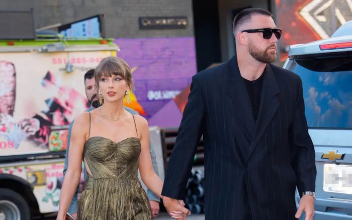 5 con nuôi đỡ đầu của Taylor Swift đều vắng mặt trong hôn lễ