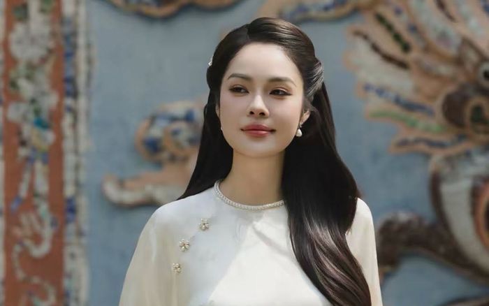 Dương Cẩm Lynh khoe vẻ đẹp mặn mà ở tuổi U45