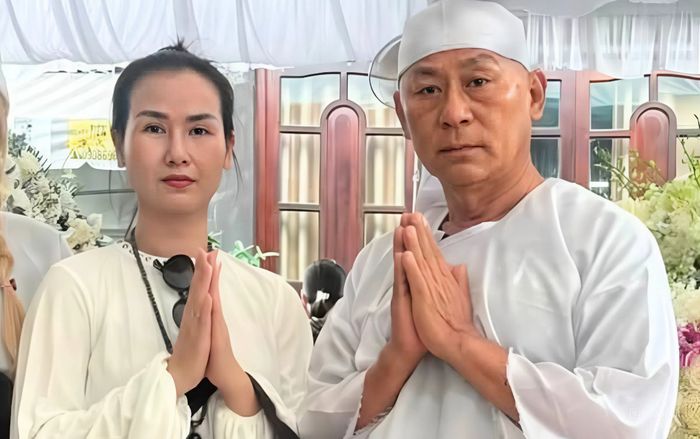Võ Hạ Trâm xúc động khi NSND Tạ Minh Tâm đưa tiễn vợ