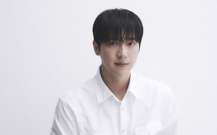 Lee Sang Yeob khoe diện mạo mới trong bộ ảnh chân dung