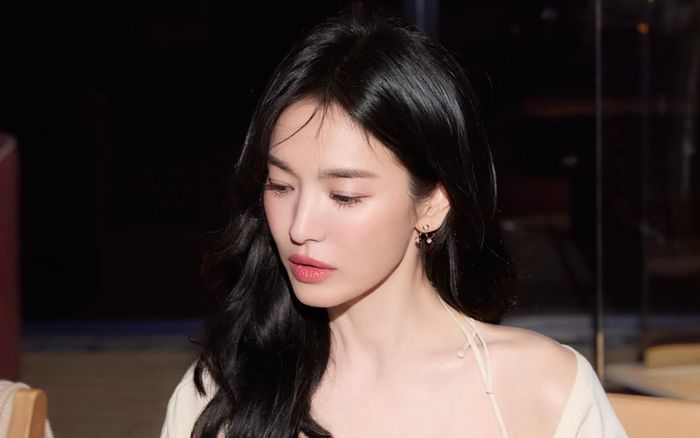 'Chị đẹp' Song Hye Kyo khoe visual mướt mắt ở tuổi 45