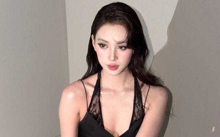 Tiểu Vy được khen đẹp 'phát sáng'