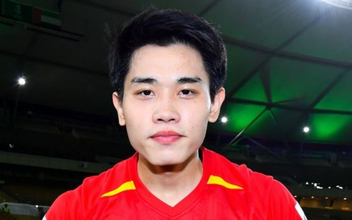 Tiền đạo Đình Bắc bị thay thế