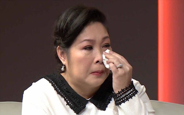 Mừng cho hạnh phúc mới của NSND Hồng Vân ở tuổi 60