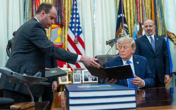 Ông Donald Trump thay cố vấn Nhà Trắng