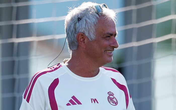 Mourinho tuyên bố không cần nghỉ, nhắn nhủ đầy ẩn ý đến Guardiola