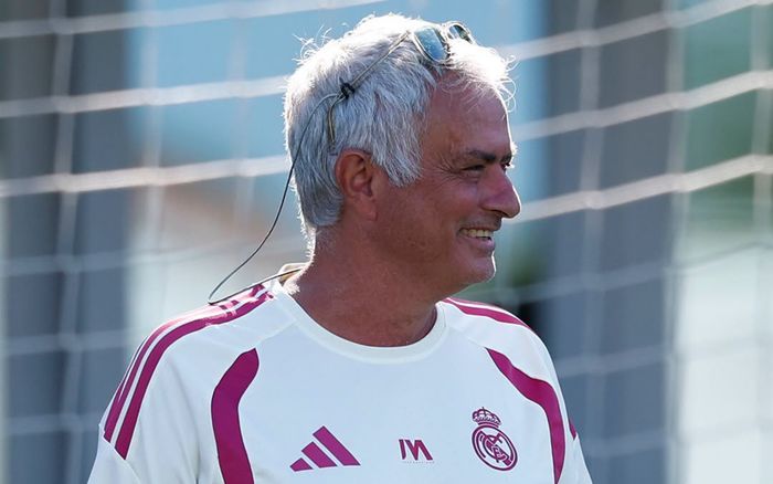 Cuộc gọi đầy nước mắt đã thay đổi tất cả giữa Mourinho và Man United