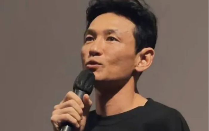 Hwang Jung Min tiều tụy quảng bá phim Hope giữa ồn ào