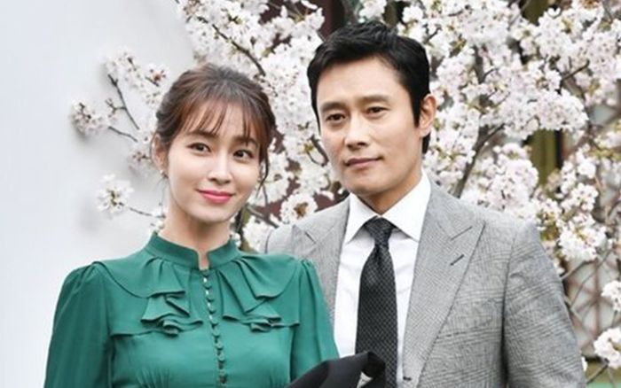 Lee Byung Hun và Lee Min Jung kỷ niệm 13 năm cưới