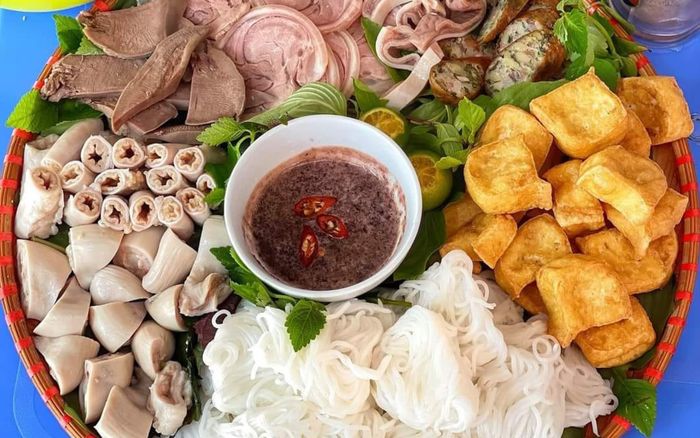 Những món ăn vỉa hè khiến du khách dễ phải lòng Hà Nội