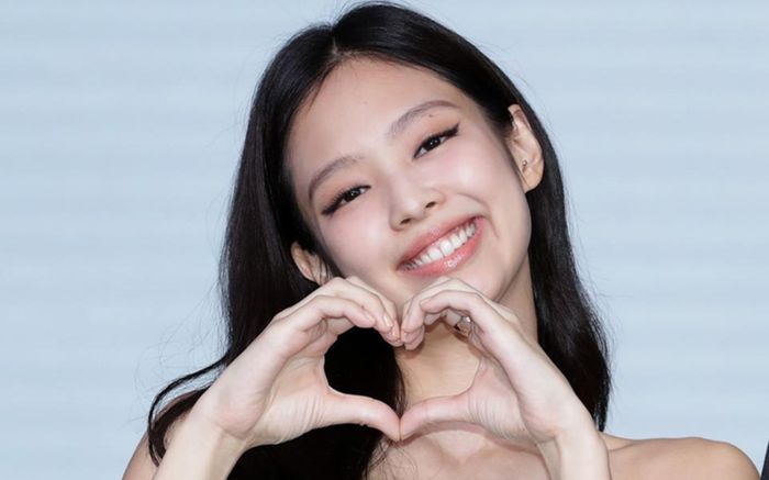 Jennie (BLACKPINK) né câu hỏi từng sống chung với bạn trai