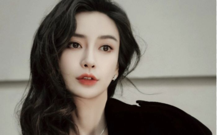 Angelababy là hoa 85 đầu tiên giành giải Bách Hoa